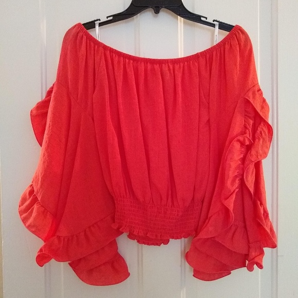 Tops - Coral Crop top